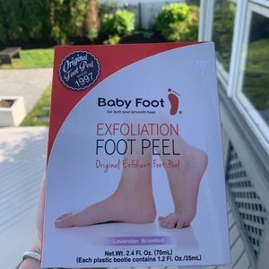 Baby foot exfoliating foot peel